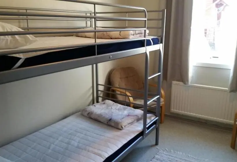Neljän hengen Economy-huone jaetulla kylpyhuoneella, Strandterrassen Hostel