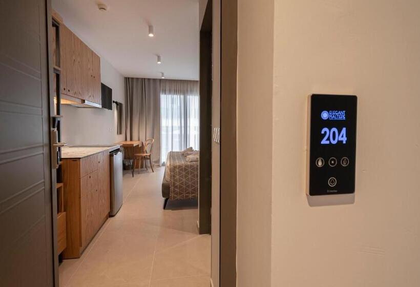 חדר סטנדרט לשלושה עם נוף לבריכה, Elegant Maltepe By Travel Pro Services   Kallithea Halkidiki