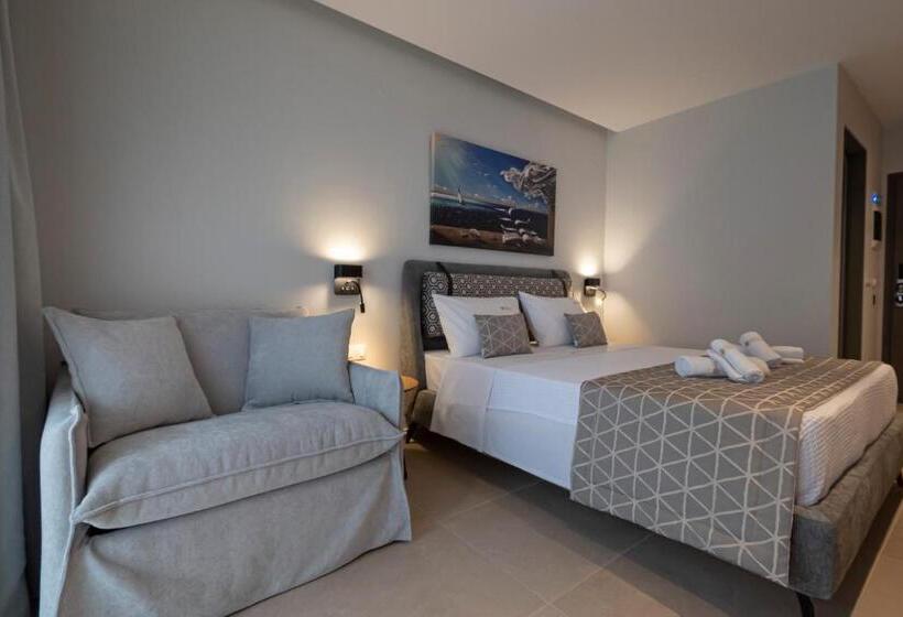 חדר סטנדרט לשלושה עם נוף לבריכה, Elegant Maltepe By Travel Pro Services   Kallithea Halkidiki