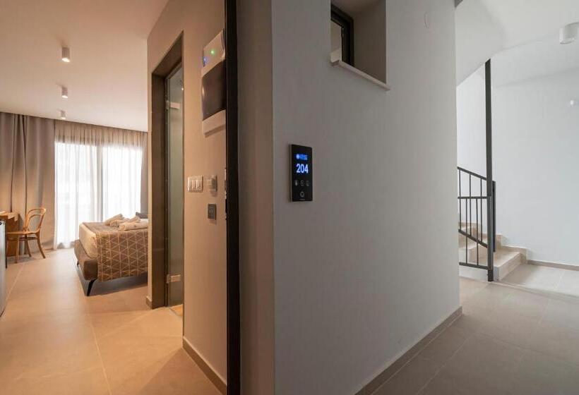 חדר סטנדרט לשלושה עם נוף לבריכה, Elegant Maltepe By Travel Pro Services   Kallithea Halkidiki