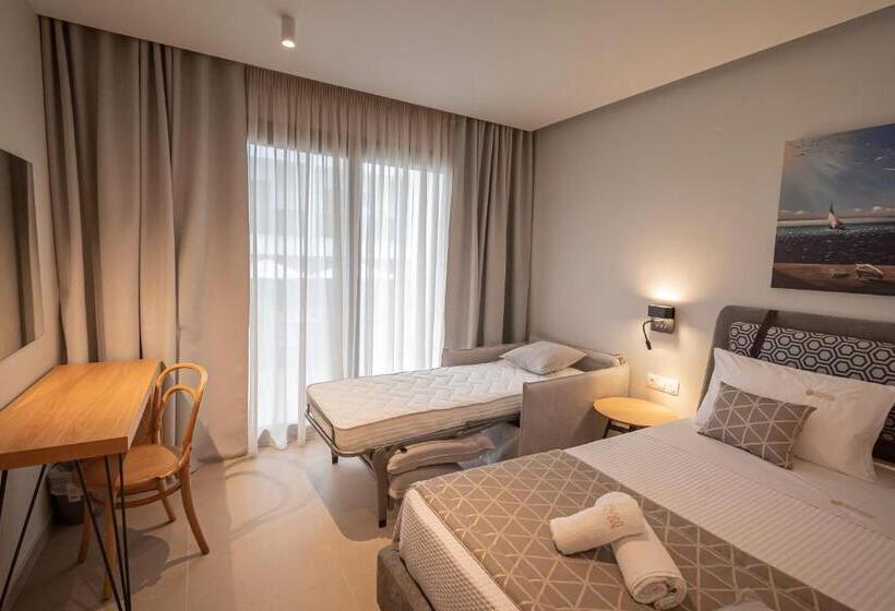 חדר סטנדרט לשלושה עם נוף לבריכה, Elegant Maltepe By Travel Pro Services   Kallithea Halkidiki