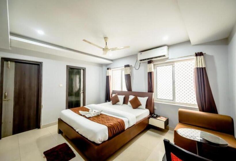 חדר דלוקס, Shivangi Puri