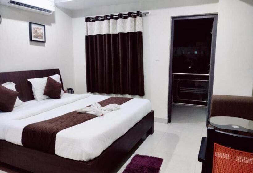 חדר דלוקס, Shivangi Puri