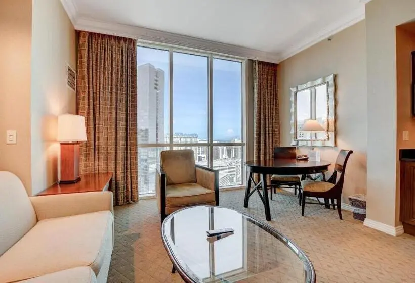 プールビュースタンダードステューディオ, The Fantasy Suite Mgm Signature Pool View