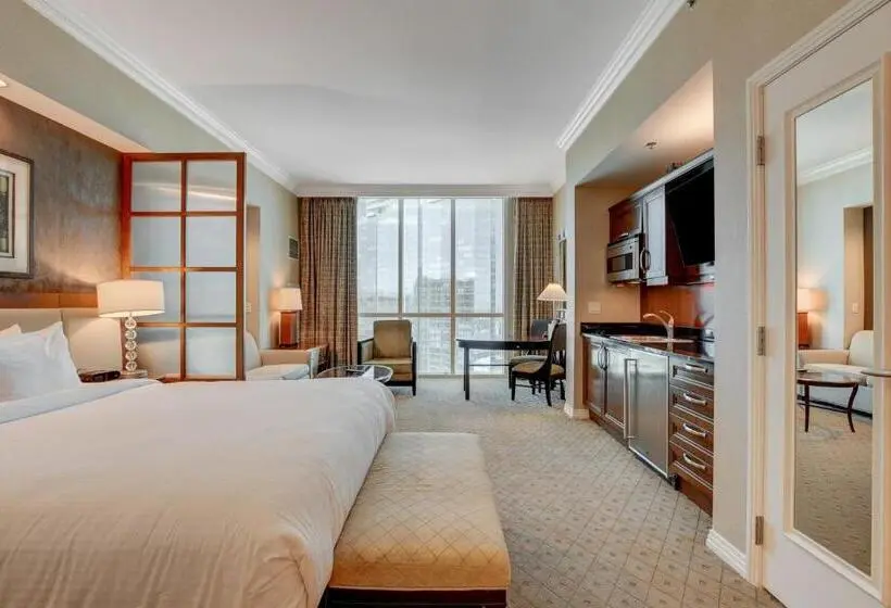 プールビュースタンダードステューディオ, The Fantasy Suite Mgm Signature Pool View