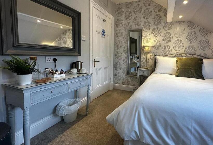 חדר בסיסי, Station Lounge & Rooms