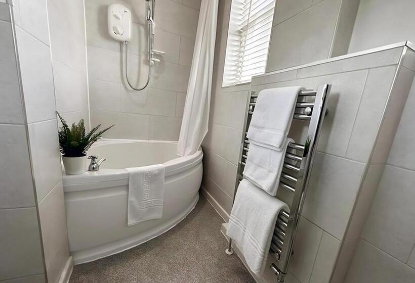 スイート（家族用）, Station Lounge & Rooms