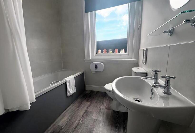 スーペリアースイート, Station Lounge & Rooms