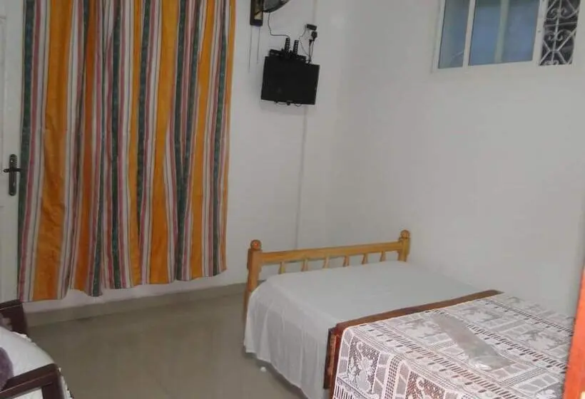 اتاق استاندارد یک نفره, Medina Hotel Mutsamudu