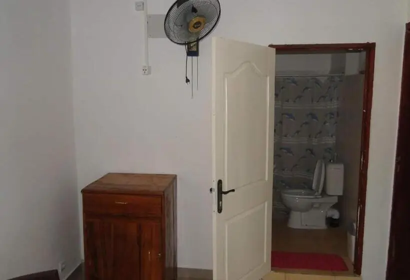 اتاق استاندارد یک نفره, Medina Hotel Mutsamudu