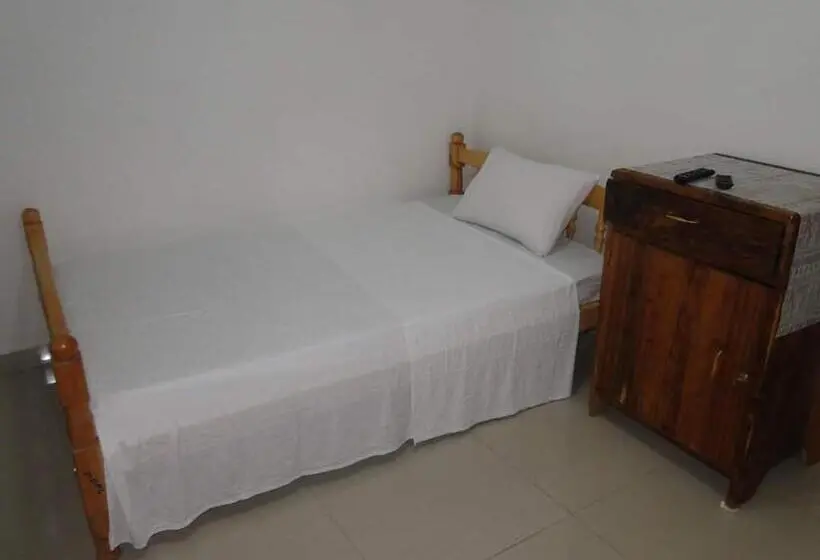 اتاق استاندارد یک نفره, Medina Hotel Mutsamudu