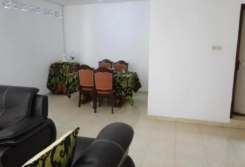 استودیوی لوکس, Medina Hotel Mutsamudu