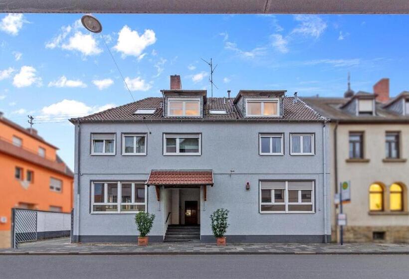 חדר קומפורט לשלושה, Family And Friends Ludwigshafen