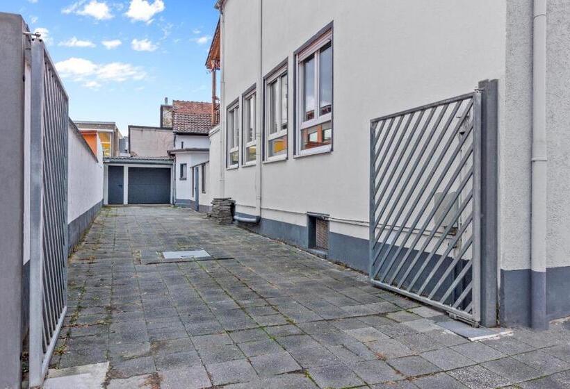 חדר סופריור לארבעה, Family And Friends Ludwigshafen