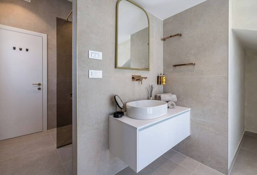 オーシャンビュースタンダードルームバルコニー付き, Aria