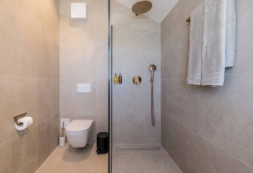 オーシャンビュースタンダードルームバルコニー付き, Aria