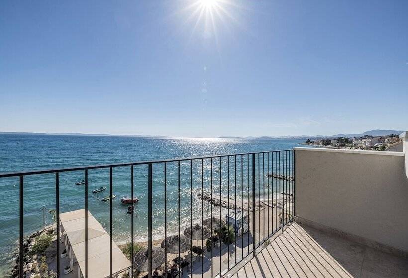 オーシャンビュースタンダードルームバルコニー付き, Aria