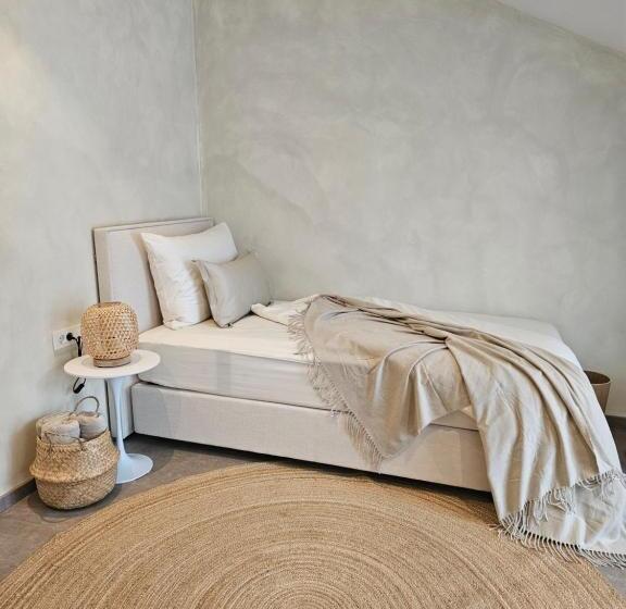 スタンダードシングルルーム, Aria