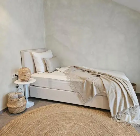 Standard Yhden Hengen Huone, Aria