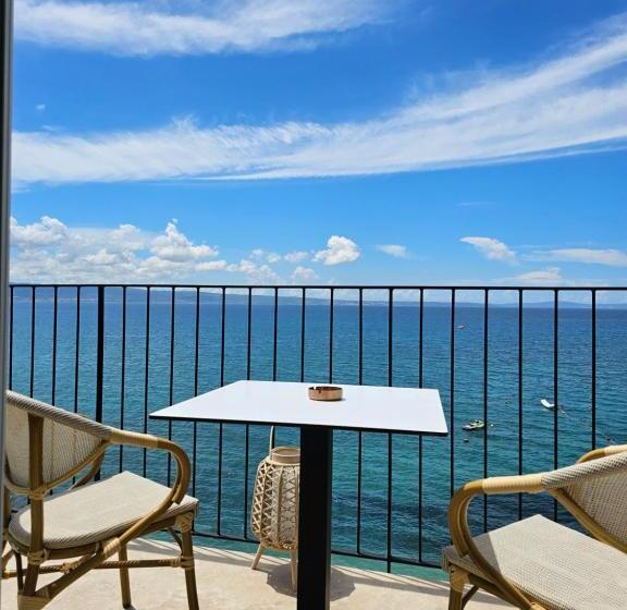 オーシャンビュースタンダードルームバルコニー付き, Aria