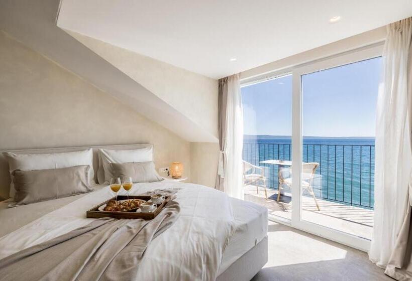 オーシャンビュースタンダードルームバルコニー付き, Aria