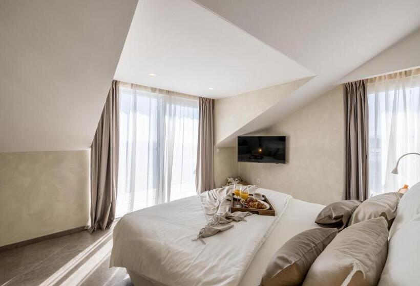 テラス付スイート, Aria