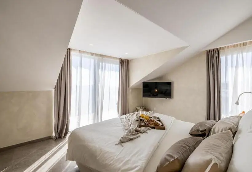 Suite with Terrace, Aria