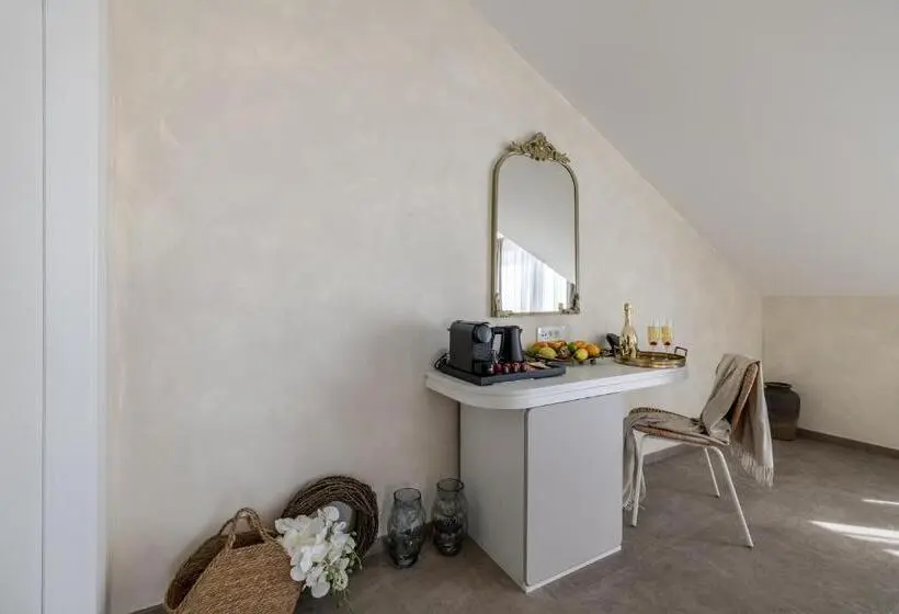 Suite with Terrace, Aria