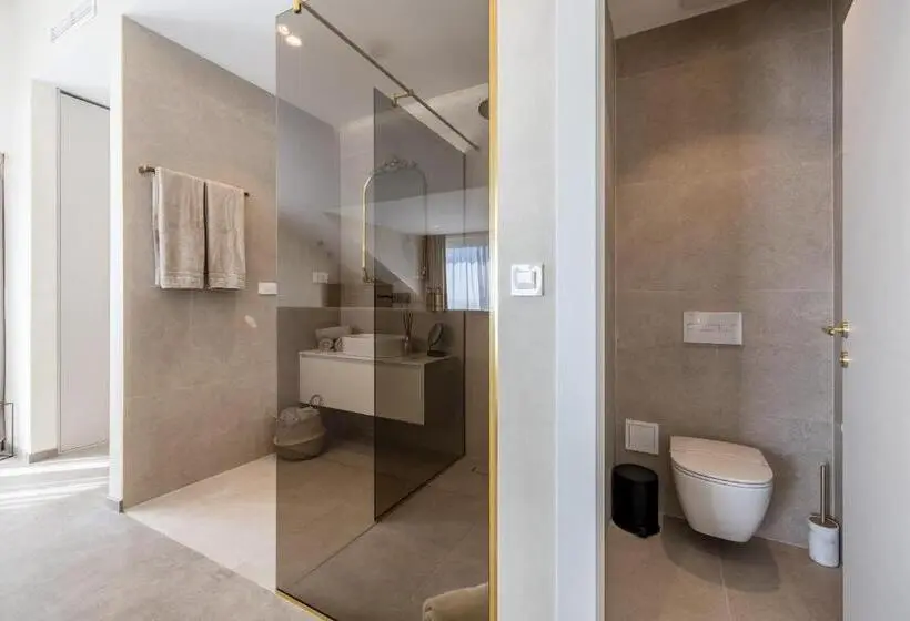 Suite with Terrace, Aria