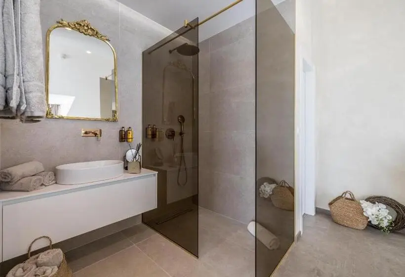 Suite with Terrace, Aria