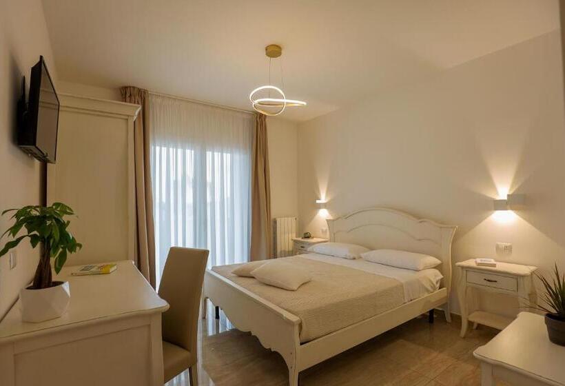 バルコニー付きスタンダードルーム, Dimore Relais Suite Garden Breakfast