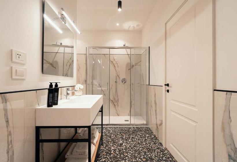 اتاق لوکس با تخت بزرگ, Naman Hotellerie Monti