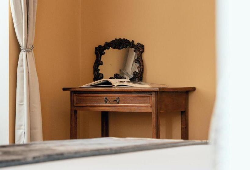 اتاق لوکس با تخت بزرگ, Naman Hotellerie Monti