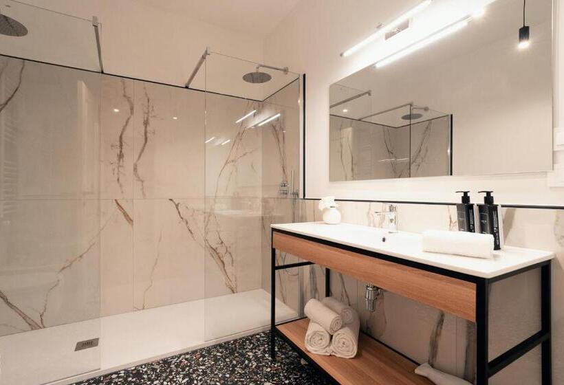 اتاق لوکس خانوادگی, Naman Hotellerie Monti