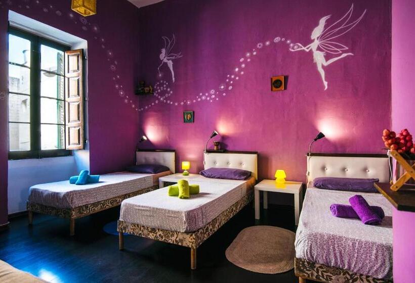 اتاق راحتی سه تخته, Five Trees