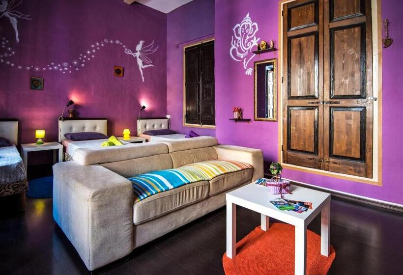 اتاق راحتی سه تخته, Five Trees