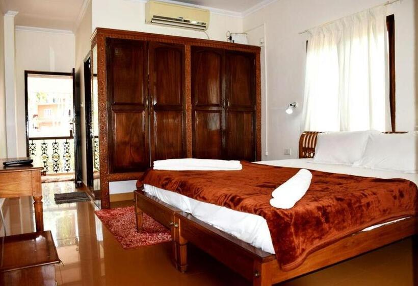 غرفة ديلوكس مطلّة علي البحر, Vijaya Varma Beach Resort