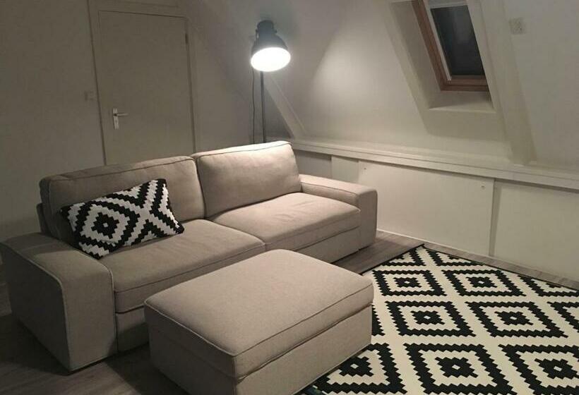 Семейное Студио, The Riverside Logies & Restaurant