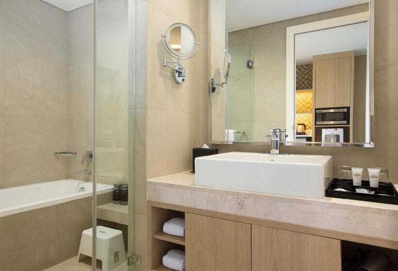 프리미엄 룸 골프 전망, Delonix Hotel Karawang