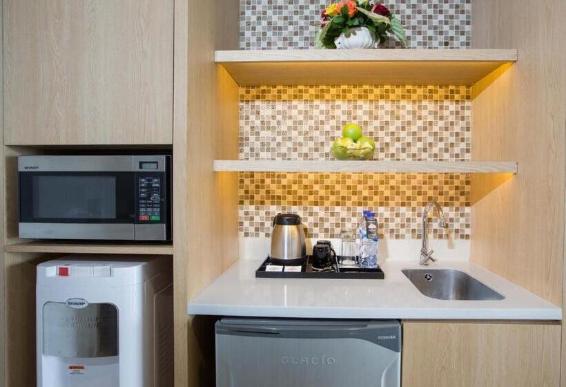 Номер Premium Вид на Гольф, Delonix Hotel Karawang