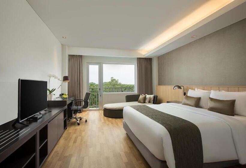 Номер Premium Вид на Гольф, Delonix Hotel Karawang