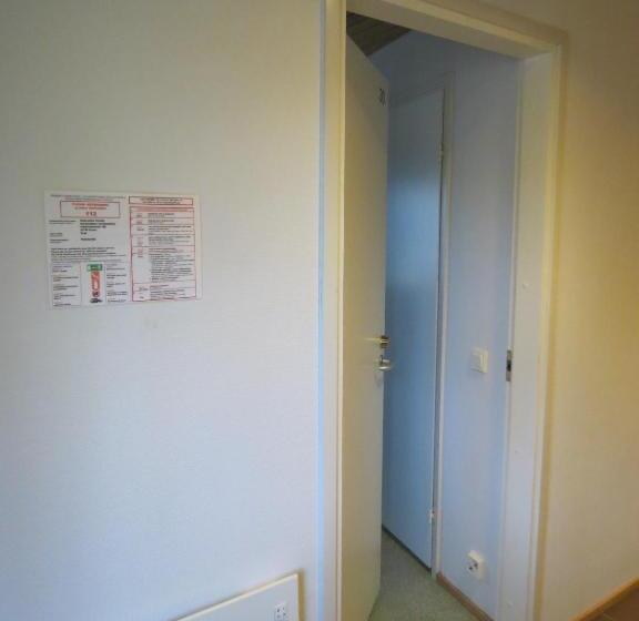 标准单人间, Honkiniemi