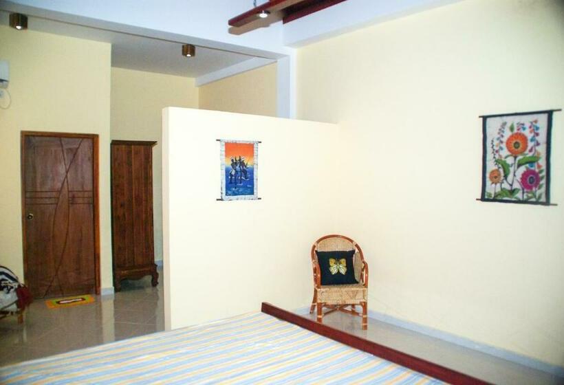 Люкс Deluxe Кровать Кинг, King Coconut Lodge