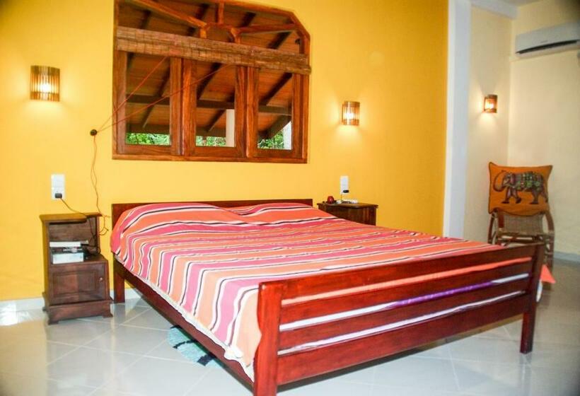 Люкс Deluxe Кровать Кинг, King Coconut Lodge