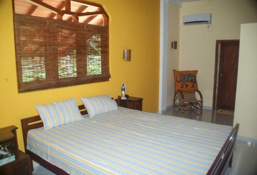 Люкс Deluxe Кровать Кинг, King Coconut Lodge