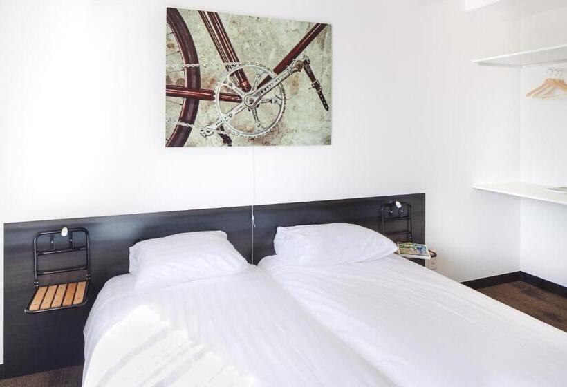 标准三人间, Blooker