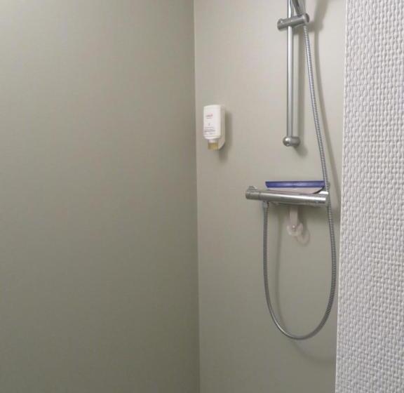 标准三人间, Blooker