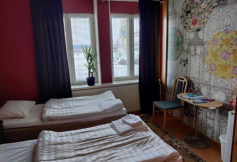 기본룸, Li Merikotka