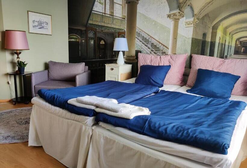 חדר סופריור, Li Merikotka