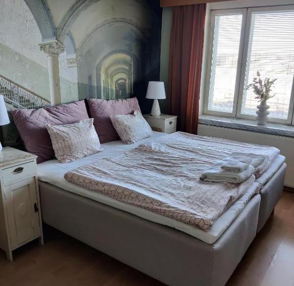 חדר סופריור, Li Merikotka